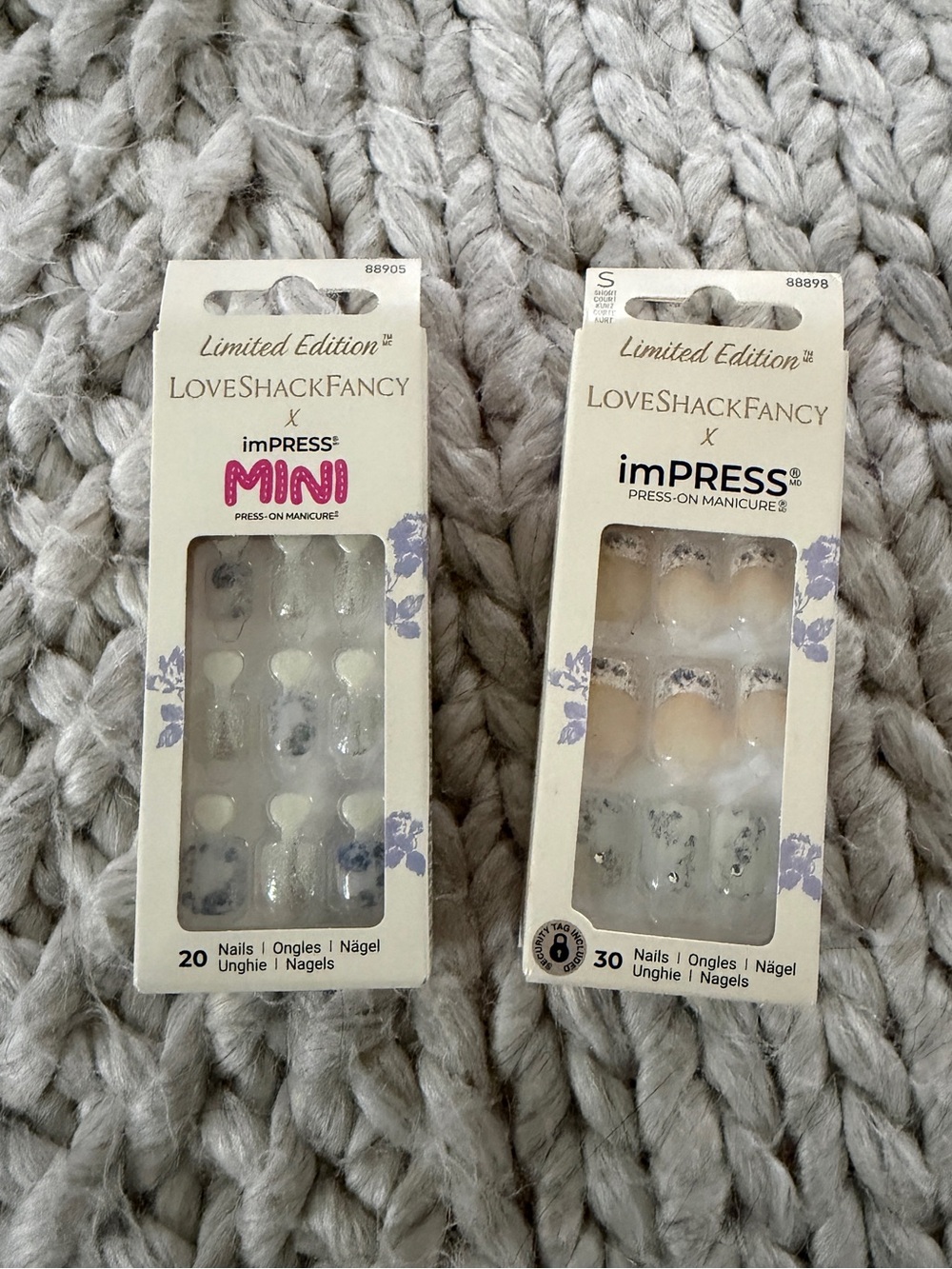 LoveShackFancy Press-On Nails Set — White and Silver Marble Designs